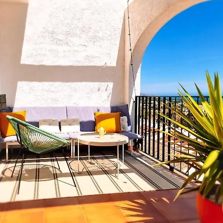 The View: Sea, Mountain, Terrace, Swimming Pool アパート *